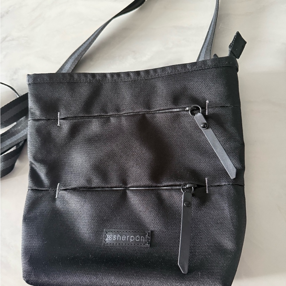 Like New Sherpani Sadie Crossbody Bag Black - Picture 2 of 10